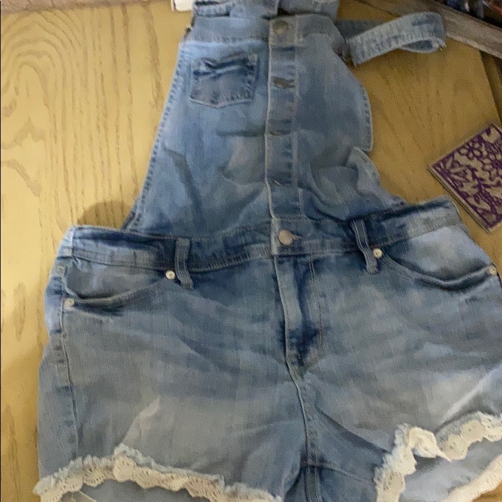 Mossimo medium women’s overall shorts lace trim